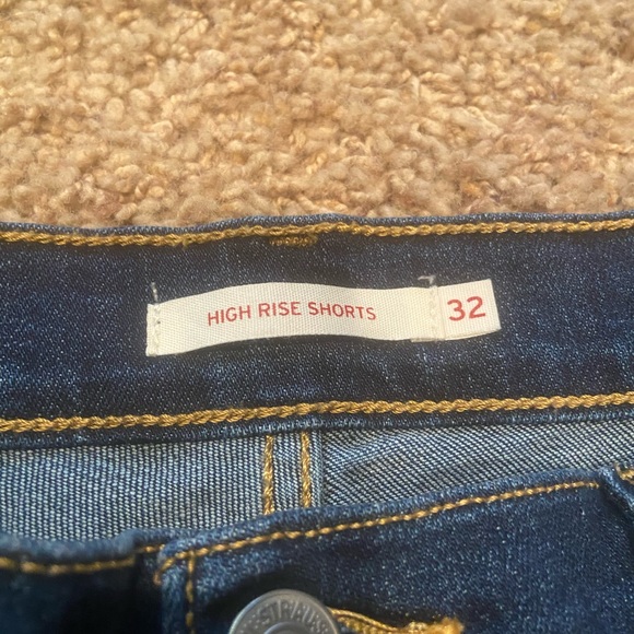 Levi’s high waisted jean shorts - Picture 3 of 3